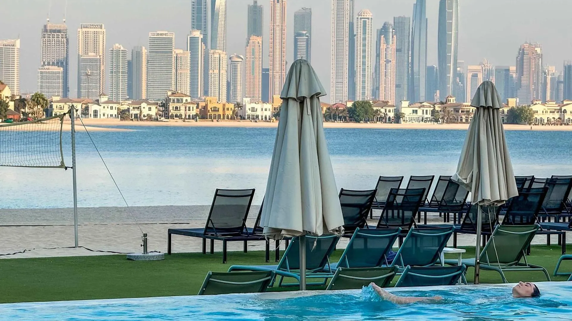 Spacious Beachfront 2 Bedroom Apartment - The 8 Dubai