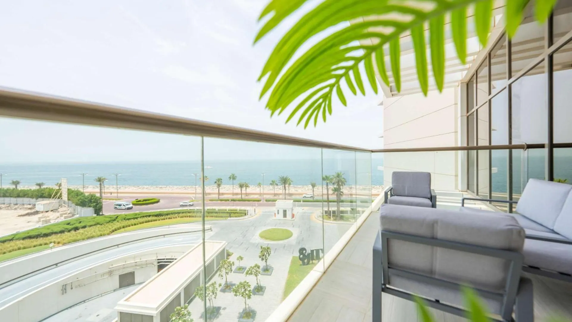 Spacious Beachfront 2 Bedroom Apartment - The 8 Dubai