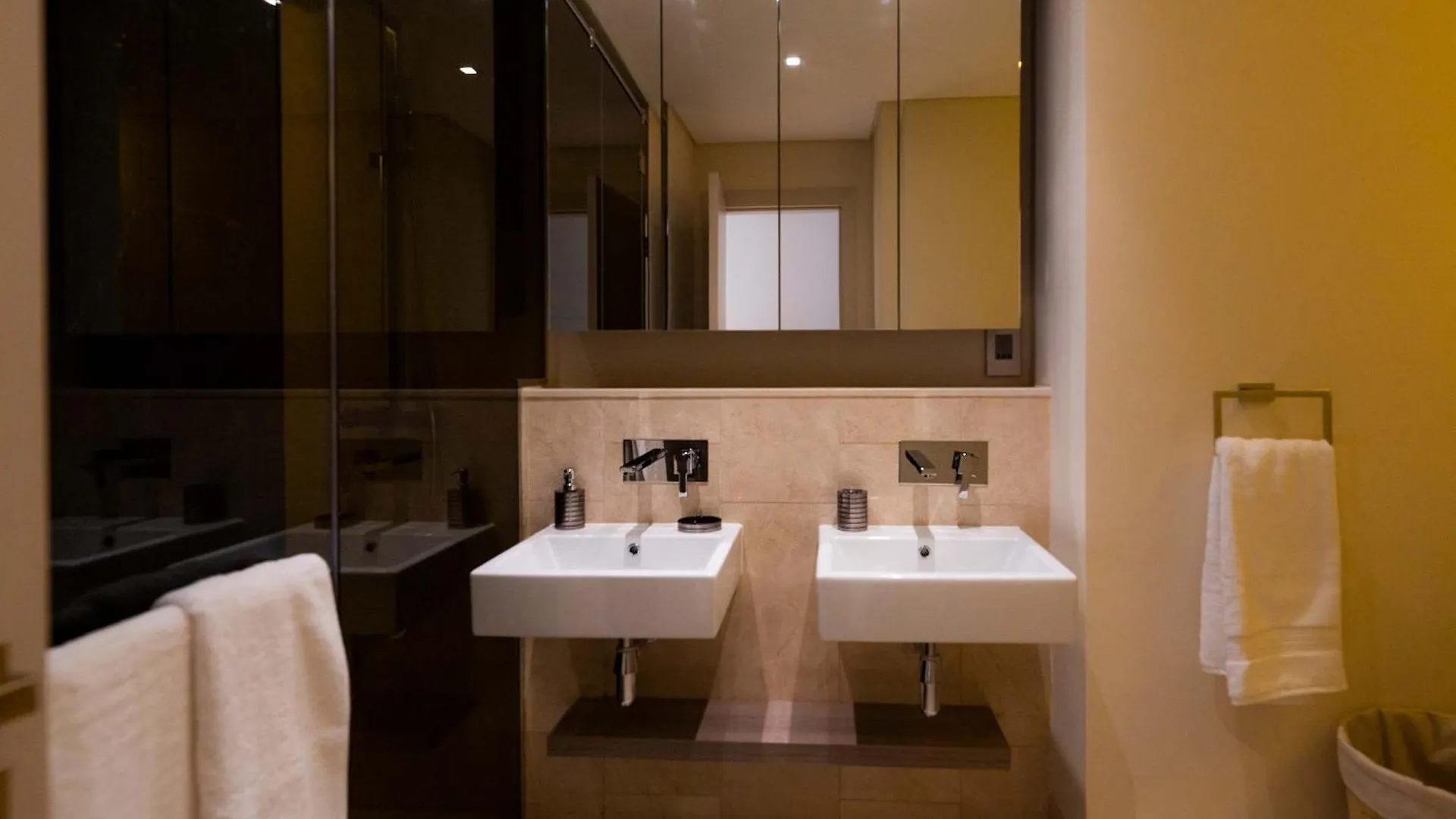 Spacious Beachfront 2 Bedroom Apartment - The 8 دبي