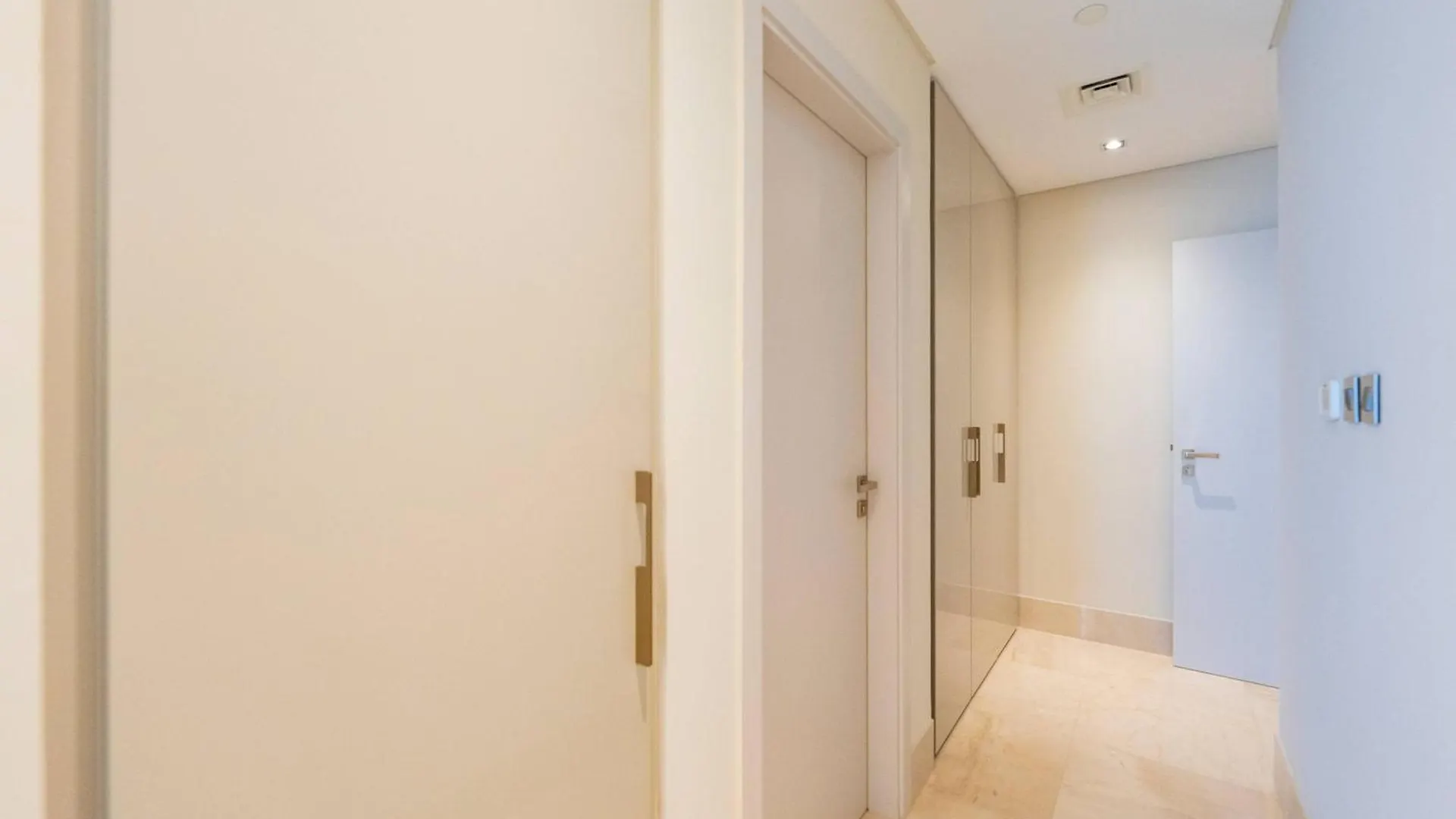 Spacious Beachfront 2 Bedroom Apartment - The 8 Dubai